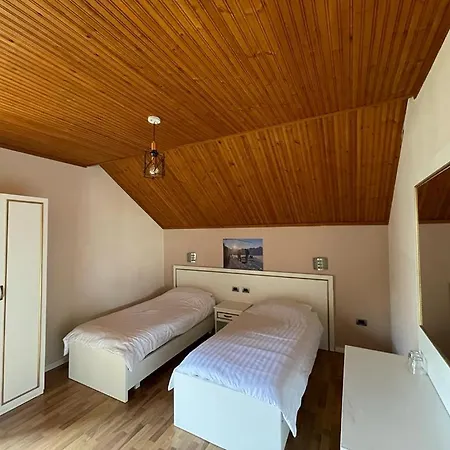 Margjeka Hotel 3*