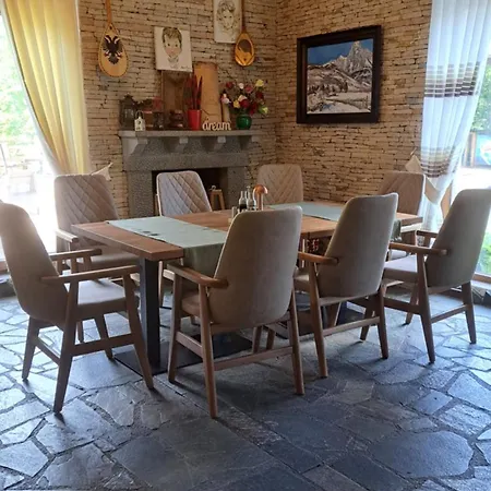 Margjeka Βαλμπόνα