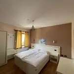 Margjeka 3*