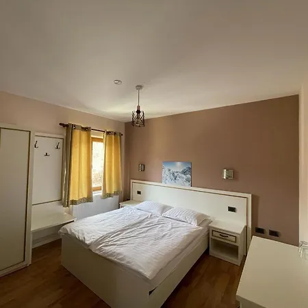 Margjeka 3*