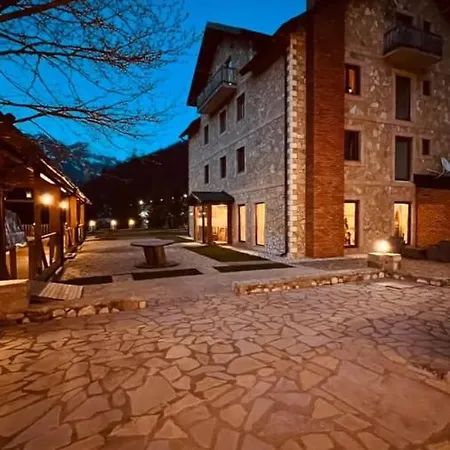 酒店 Margjeka 3*
