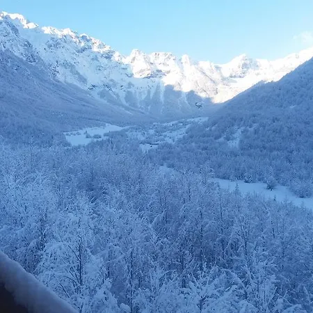 Margjeka 瓦勒博内